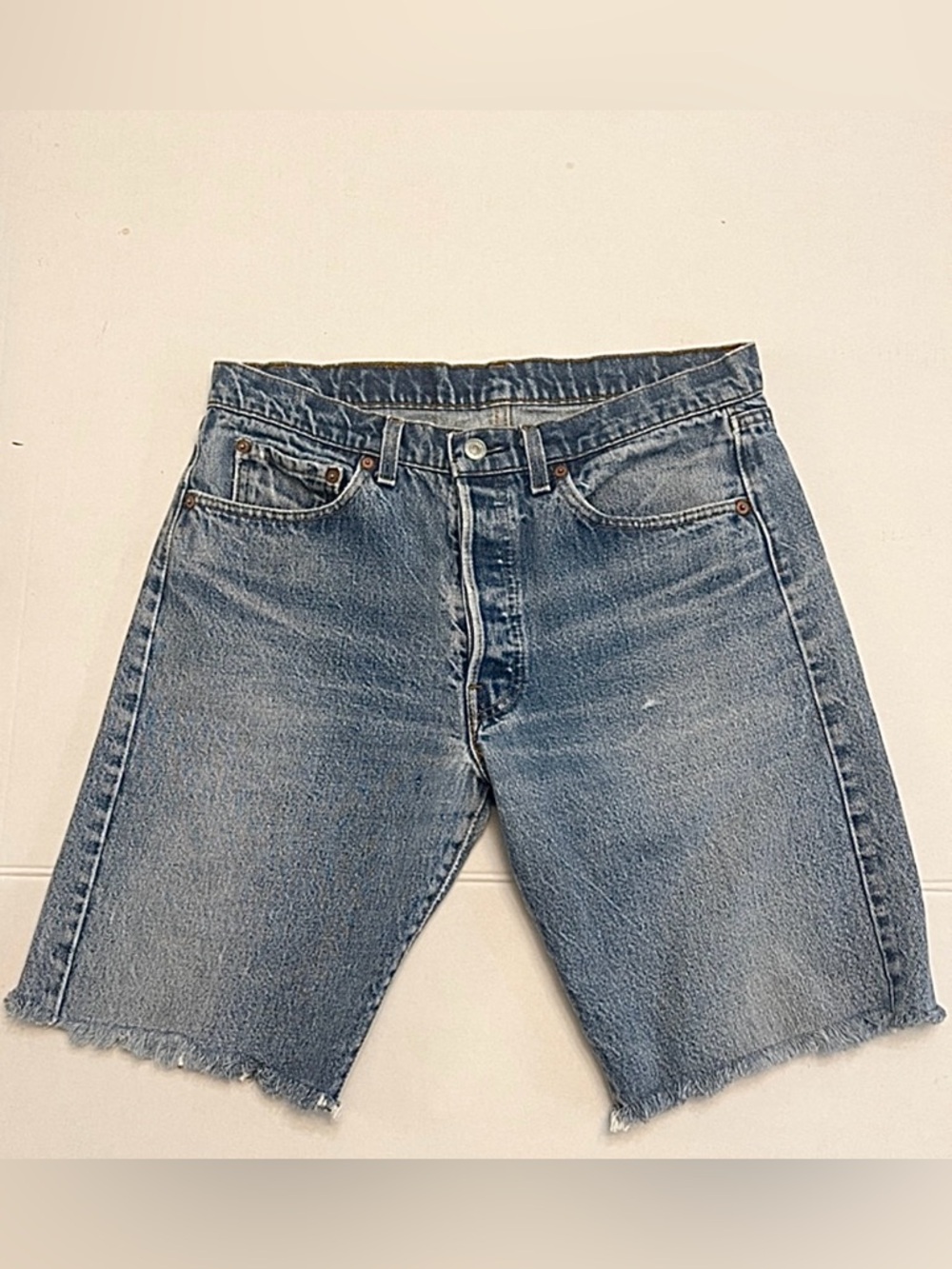VINTAGE 90’s LEVI’s 501 CUT OFF DENIM JORTS